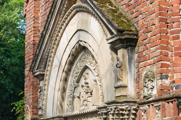 Gotische Kirche. grazzano visconti. Emilia-Romagna. Italien. — Stockfoto