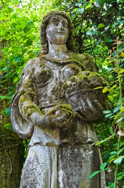 Kamienna statua. Grazzano visconti. Emilia-Romania. Włochy. — Zdjęcie stockowe
