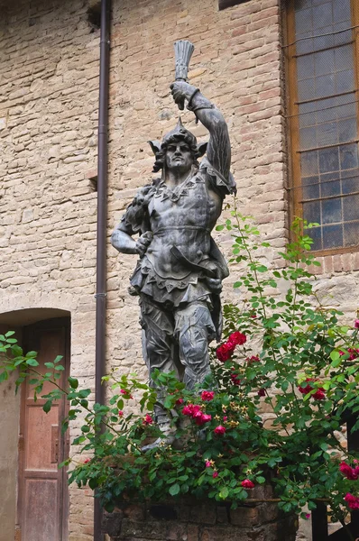 Estatua de bronce. Grazzano Visconti. Emilia-Romaña. Italia . — Foto de Stock