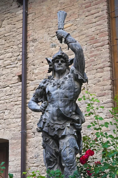 Estátua de bronze. Grazzano Visconti. Emilia-Romagna. Itália . — Fotografia de Stock