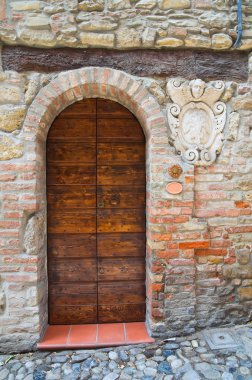 ahşap kapı. castell'arquato. Emilia-Romagna. İtalya.