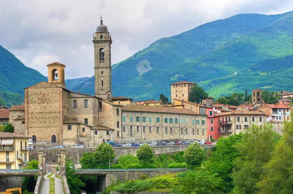 Панорамним видом на bobbio. Емілія-Романья. Італія. — стокове фото