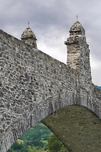 Buckelbrücke. bobbio. Emilia-Romagna. Italien. — Stockfoto