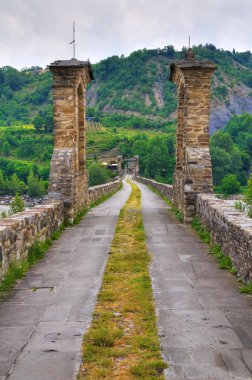 Kambur Köprüsü. Bobbio. Emilia-Romagna. İtalya.