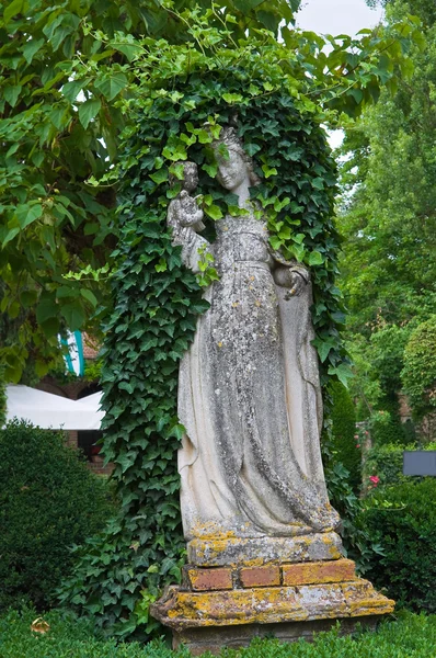 Taş Heykel. grazzano visconti. Emilia-Romagna. İtalya.