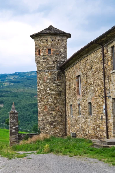 Kasteel van golaso. Varsi. Emilia-Romagna. Italië. — Stockfoto