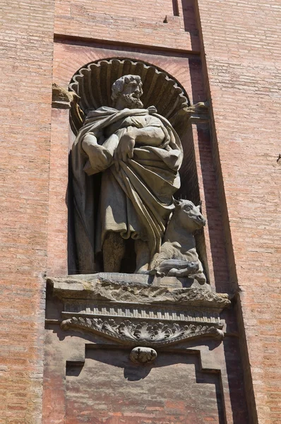 Igreja de St. Salavatore. Bolonha. Emilia-Romagna. Itália . — Fotografia de Stock