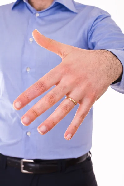 Jonge man tonen zijn trouwring. — Stockfoto