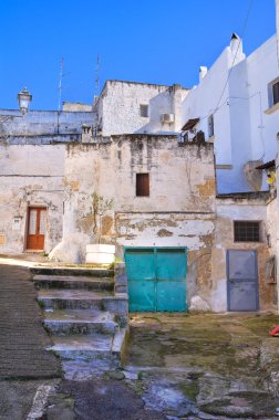 Ara sokakta. Massafra. Puglia. İtalya.