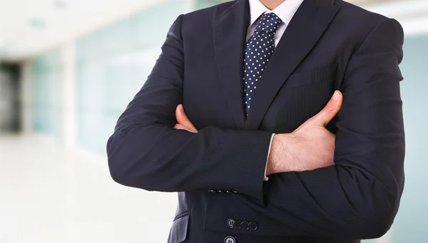 kollarını çapraz iş adamı.