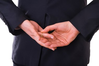 Evlilik yüzüğünü alarak iş adamı.