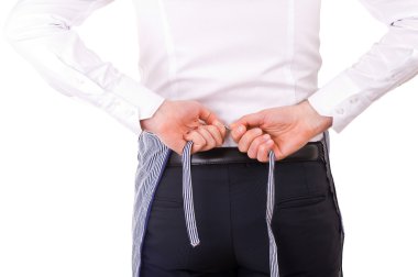 önlük dizeleri bağlayan işadamı.