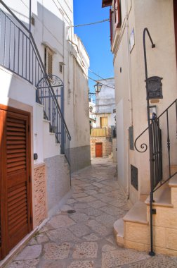 Ara sokakta. Mottola. Puglia. İtalya.