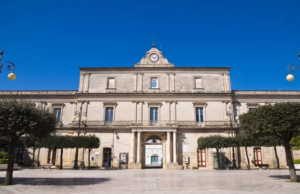 Palazzo del Municipio. Mottola. Puglia. Italia . — Foto Stock