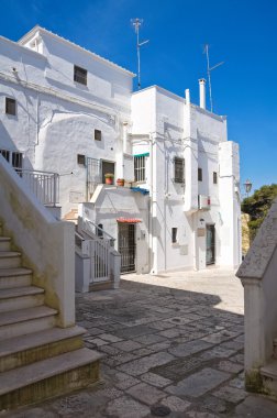 Ara sokakta. Mottola. Puglia. İtalya.