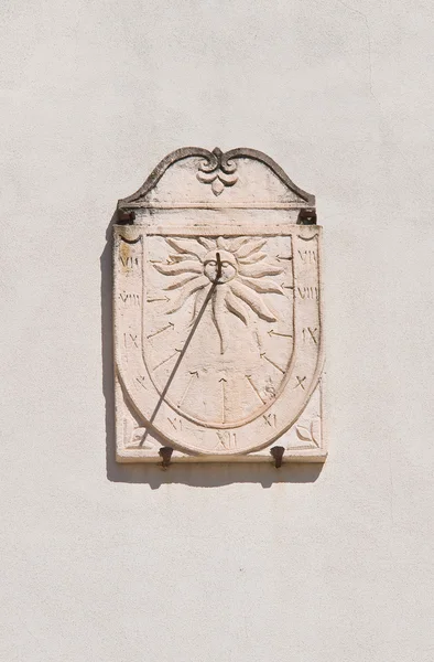 Солнечные часы. Моттола. Апулия. Италия . — стоковое фото