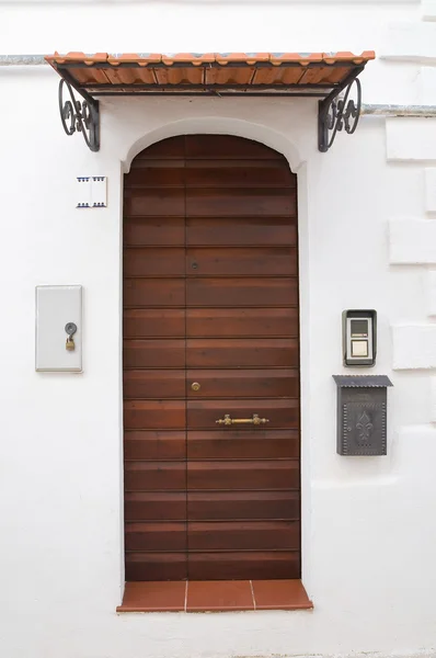Houten deur. Castellaneta. Puglia. Italië. — Stockfoto