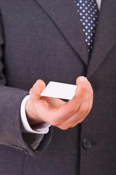 Hombre de negocios mostrando tarjeta en blanco . — Foto de Stock