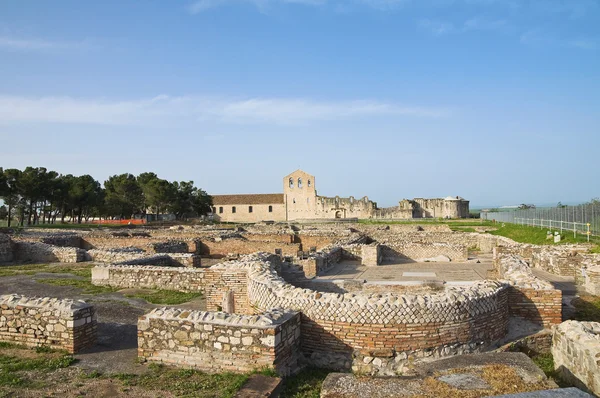 Η εκκλησία του ss. Τριάδα. Βενόζα. Basilicata. Ιταλία. — Φωτογραφία Αρχείου