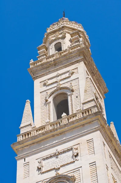 Belltower dómu církve. Lecce. Puglia. Itálie. — Stock fotografie