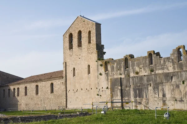 Kirche von ss. Dreifaltigkeit. Venosa. Basilikata. Italien. — Stockfoto