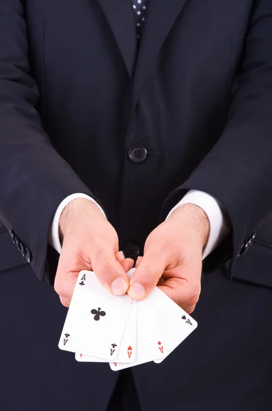 Бизнесмен показывает игральные карты . — стоковое фото