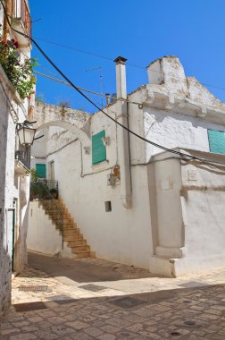 Ara sokakta. Ceglie Messapica. Puglia. İtalya.