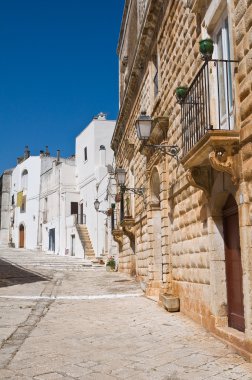 Ara sokakta. Ceglie Messapica. Puglia. İtalya.