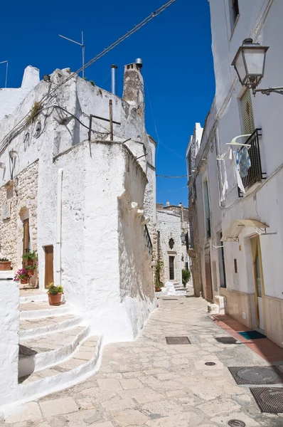 Para o beco. Ceglie Messapica. Puglia. Itália . — Fotografia de Stock