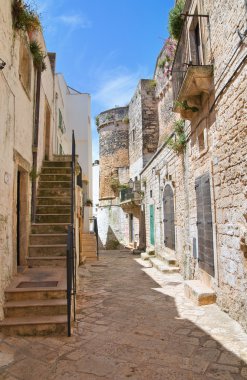 Ara sokakta. Ceglie Messapica. Puglia. İtalya.