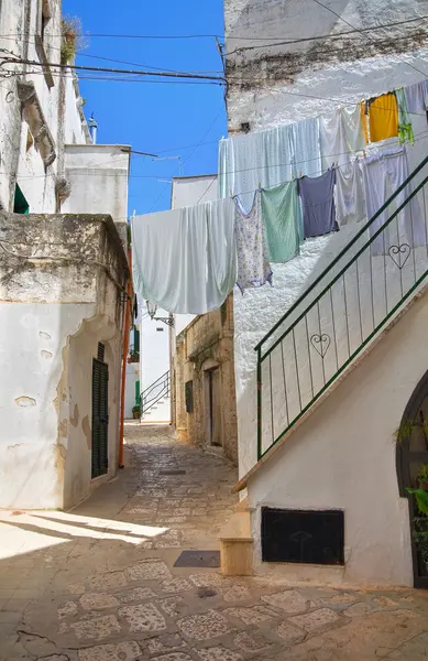 En gränd. Ceglie Messapica. Apulien. Italien. — Stockfoto