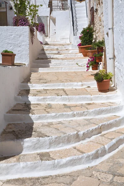 Ara sokakta. Ceglie Messapica. Puglia. İtalya. — Stok fotoğraf