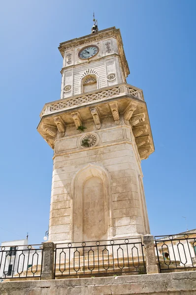 Uhrturm. ceglie messapica. Apulien. Italien. — Stockfoto