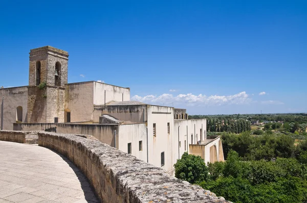 Francescani, kilise neri. Specchia. Puglia. İtalya. — Stok fotoğraf