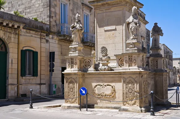 Madonna delle grazie sütun. Maglie. Puglia. İtalya. — Stok fotoğraf