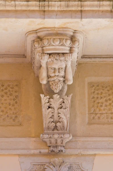 Palácio histórico. Brindisi. Puglia. Itália . — Fotografia de Stock