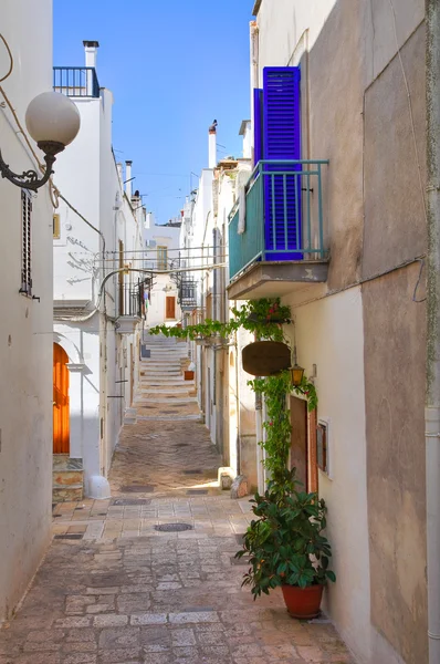 Gasse. Ceglie messapica. Apulien. Italien. — Stockfoto