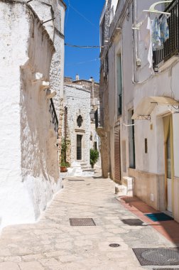 Ara sokakta. Ceglie Messapica. Puglia. İtalya.