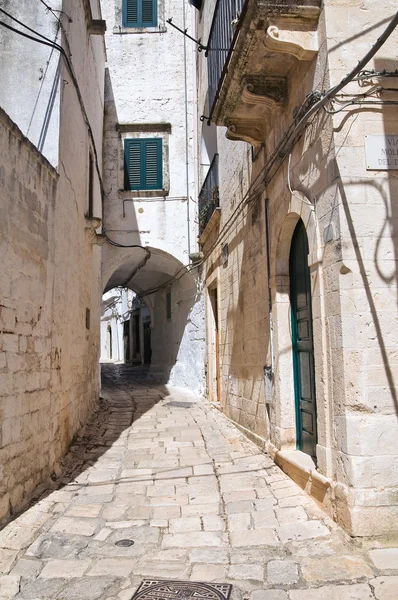 Para o beco. Ceglie Messapica. Puglia. Itália . — Fotografia de Stock