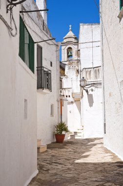 Ara sokakta. Ceglie Messapica. Puglia. İtalya.