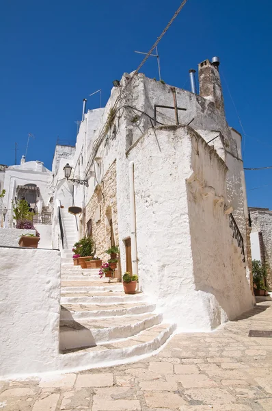 Para o beco. Ceglie Messapica. Puglia. Itália . — Fotografia de Stock