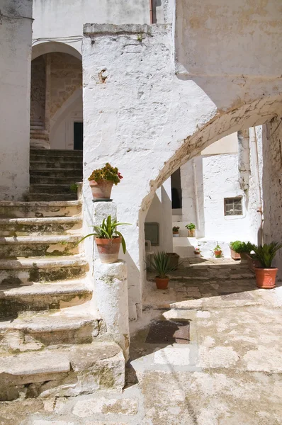 Gasse. Ceglie messapica. Apulien. Italien. — Stockfoto