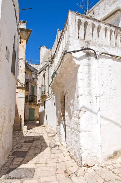 En gränd. Ceglie Messapica. Apulien. Italien. — Stockfoto