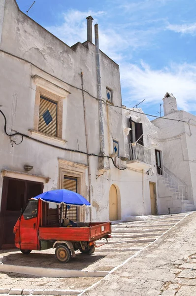 Ulička. Ceglie Messapica. Puglia. Itálie. — Stock fotografie