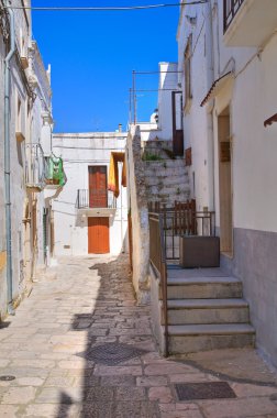 Ara sokakta. Mottola. Puglia. İtalya.