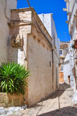 Ara sokakta. Ceglie Messapica. Puglia. İtalya.