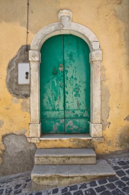 ahşap kapı. alberona. Puglia. İtalya.