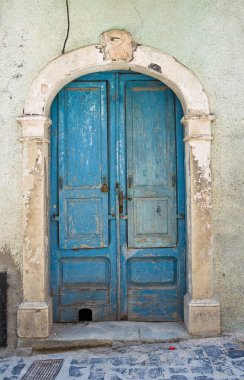 ahşap kapı. Roseto valfortore. Puglia. İtalya.