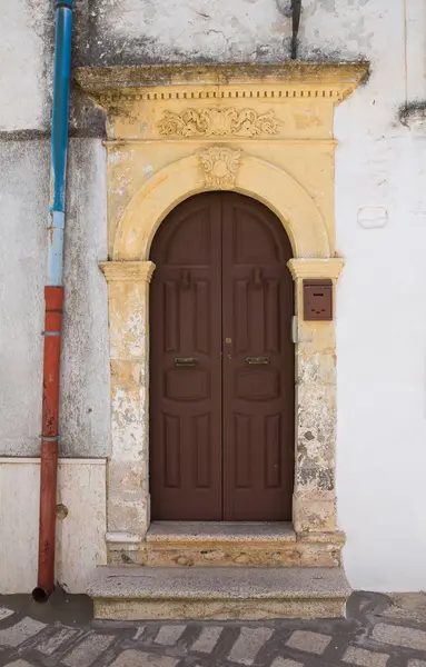 Ulička. Ceglie Messapica. Puglia. Itálie. — Stock fotografie