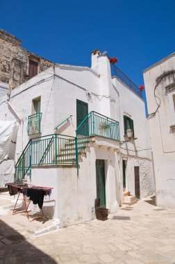 Ara sokakta. Ceglie Messapica. Puglia. İtalya.